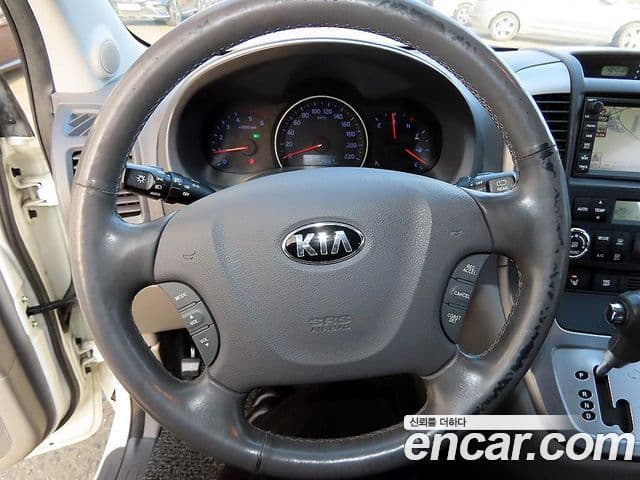 Kia Carnival R Premium, 2013 9