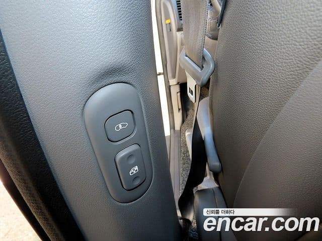 Kia Carnival R Premium, 2013 17