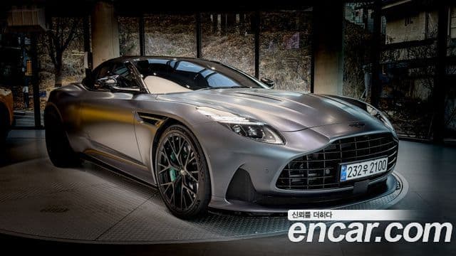 Aston Martin DB12 4.0 V8 Volante, 2025 1