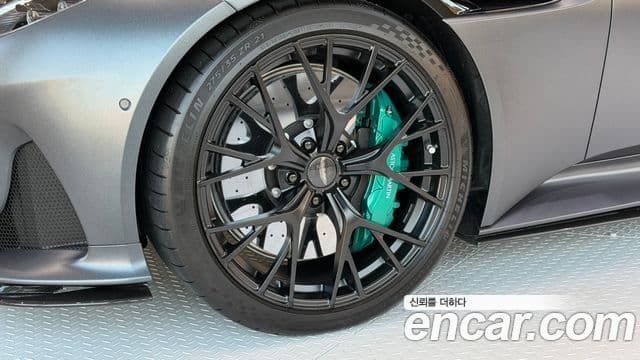 Aston Martin DB12 4.0 V8 Volante, 2025 4