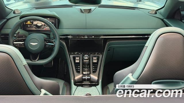 Aston Martin DB12 4.0 V8 Volante, 2025 9