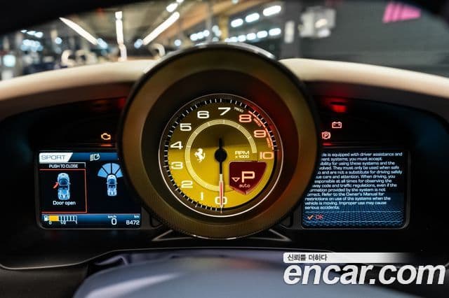 Ferrari F8 스파이더 3.9 V8, 2021 9