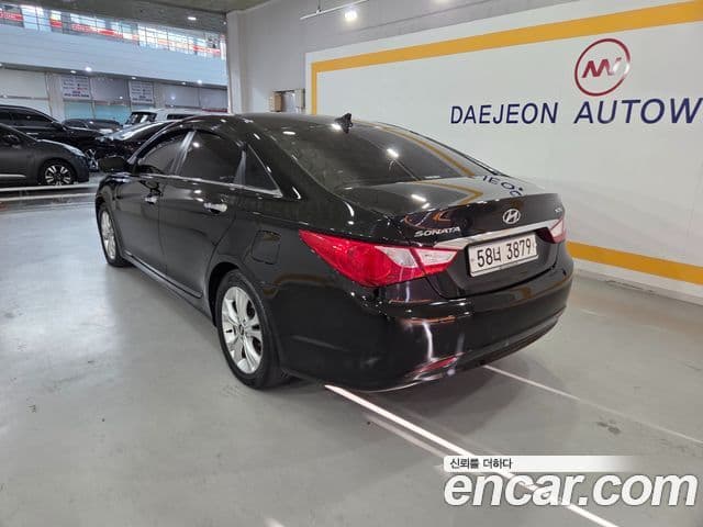 Hyundai YF Sonata топовая версия, 2010 3