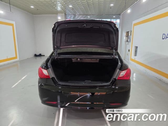 Hyundai YF Sonata топовая версия, 2010 17