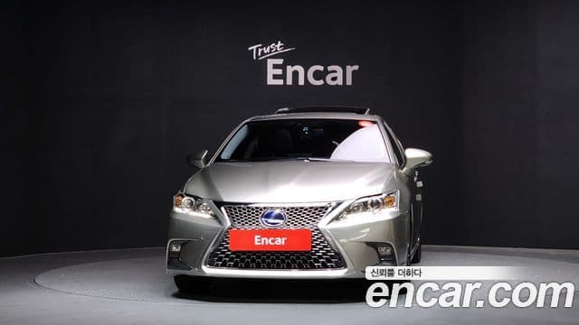 Lexus CT200h ZWA10, 2018 3