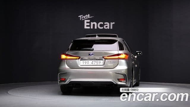 Lexus CT200h ZWA10, 2018 4