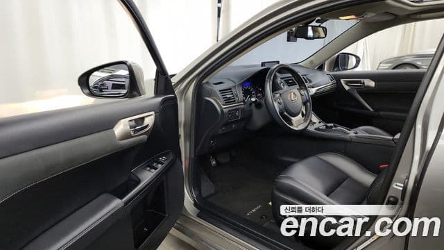 Lexus CT200h ZWA10, 2018 10