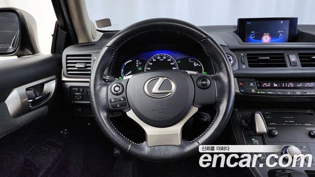 Lexus CT200h ZWA10, 2018 13