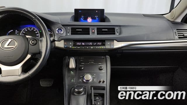 Lexus CT200h ZWA10, 2018 14