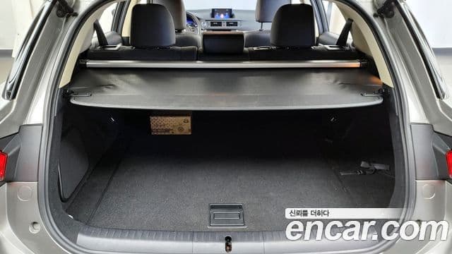 Lexus CT200h ZWA10, 2018 20