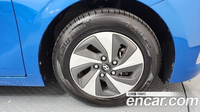 Hyundai Ioniq гибрид, 2016 все фото