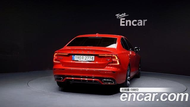 Volvo S60 3세대 B5 R-Design, 2022 4