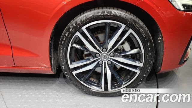 Volvo S60 3세대 B5 R-Design, 2022 все фото