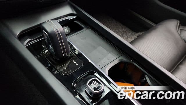 Volvo S60 3세대 B5 R-Design, 2022 9