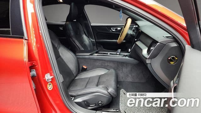 Volvo S60 3세대 B5 R-Design, 2022 11
