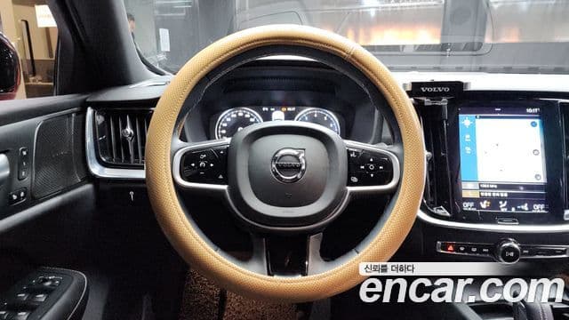 Volvo S60 3세대 B5 R-Design, 2022 13