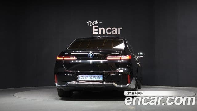 BMW i7 (G70) xDrive 60 M Sport, 2023 4