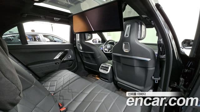 BMW i7 (G70) xDrive 60 M Sport, 2023 12