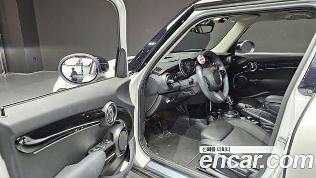 Mini Cooper 3세대, 2024 11