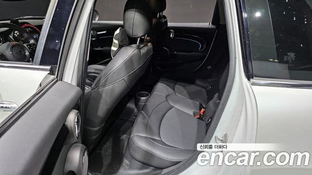 Mini Cooper 3세대, 2024 12