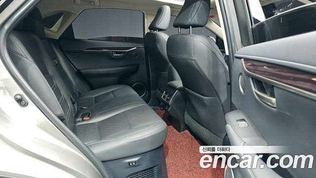 Lexus NX300h Executive, 2021 11