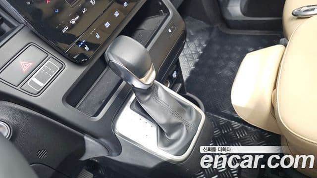 Hyundai Staria Modern, 2025 9