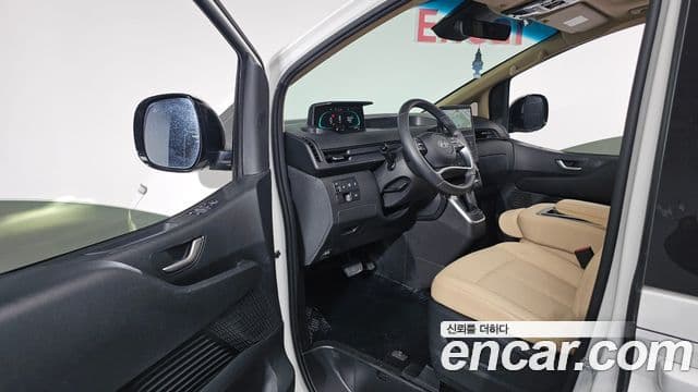 Hyundai Staria Modern, 2025 10