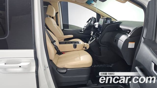 Hyundai Staria Modern, 2025 11