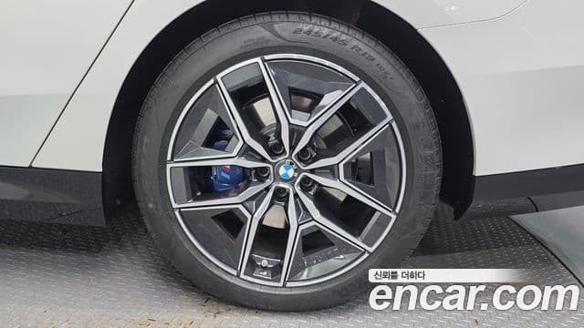 BMW 5시리즈 (G60) 520i M Sport, 2025 все фото
