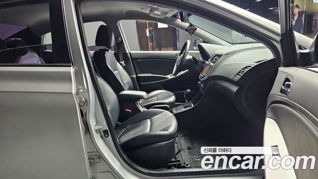 Hyundai Accent(новый кузов / новое поколение) 1.6 GDI top, 2012 10