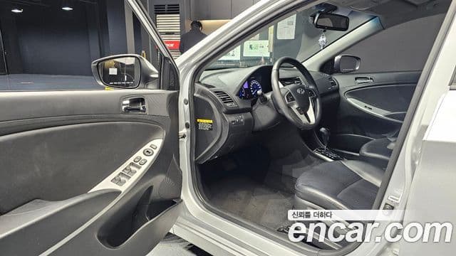 Hyundai Accent(новый кузов / новое поколение) 1.6 GDI top, 2012 11