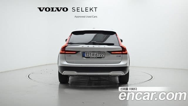 Volvo V90 Cross Country B5 Ultra AWD, 2024 4