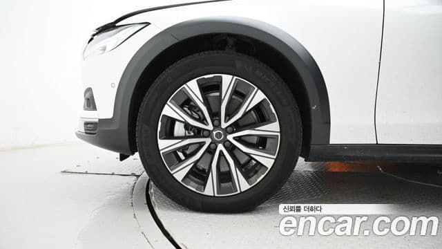 Volvo V90 Cross Country B5 Ultra AWD, 2024 все фото