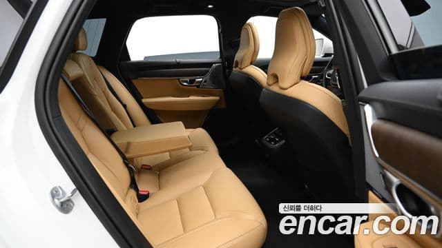 Volvo V90 Cross Country B5 Ultra AWD, 2024 12