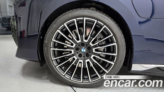 BMW 7시리즈 (G70) 750e xDrive M Sport, 2025 все фото