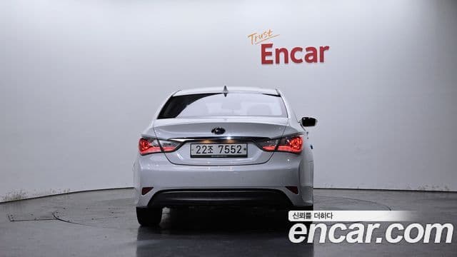 Hyundai Sonata гибрид Royal, 2012 4