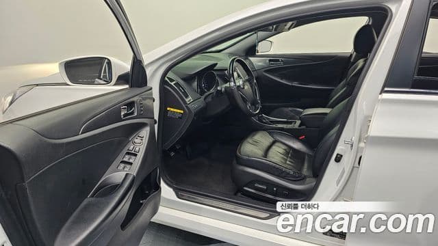 Hyundai Sonata гибрид Royal, 2012 10