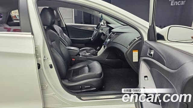 Hyundai Sonata гибрид Royal, 2012 11