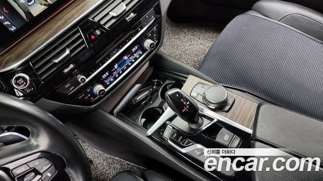 BMW 5시리즈 (G30) 520d M Sport Plus, 2017 9