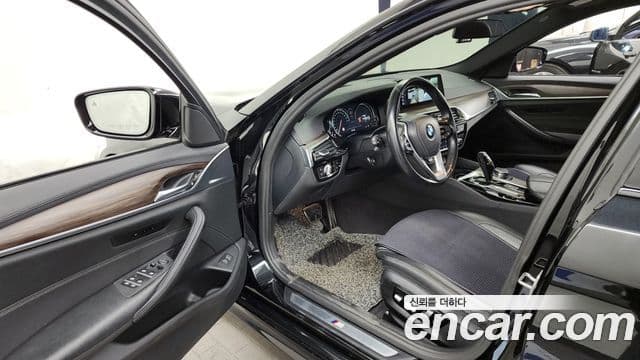 BMW 5시리즈 (G30) 520d M Sport Plus, 2017 10