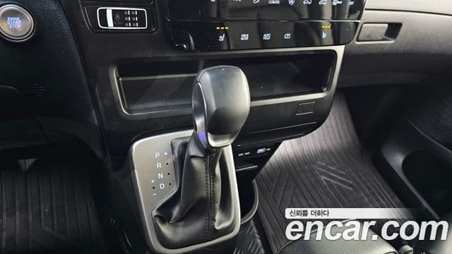 Hyundai Staria Modern, 2023 9