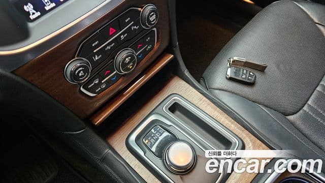 크라이슬러 The / новый New 300C, 2015 9