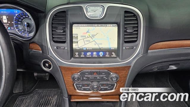 크라이슬러 The / новый New 300C, 2015 14