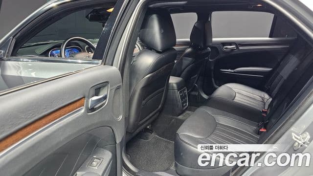 크라이슬러 The / новый New 300C, 2015 17