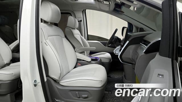 Hyundai Staria Inspiration, 2025 10