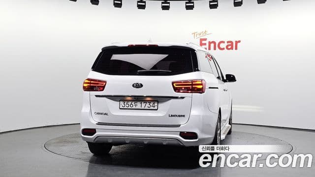 Kia The / новый New Carnival VIP, 2019 4