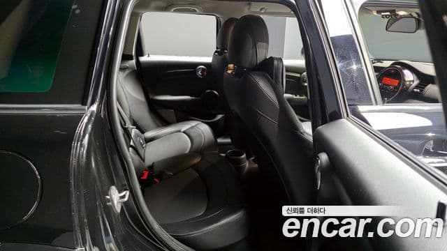 Mini Cooper 3세대, 2015 12