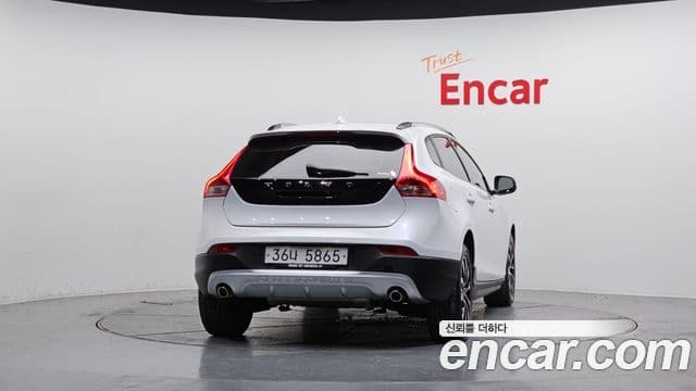 Volvo V40 Cross Country D3, 2019 4