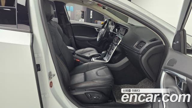 Volvo V40 Cross Country D3, 2019 11