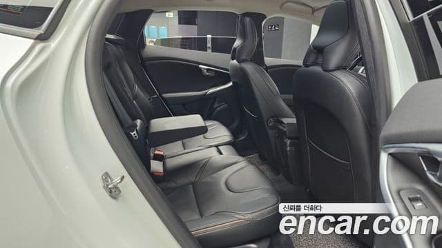 Volvo V40 Cross Country D3, 2019 12